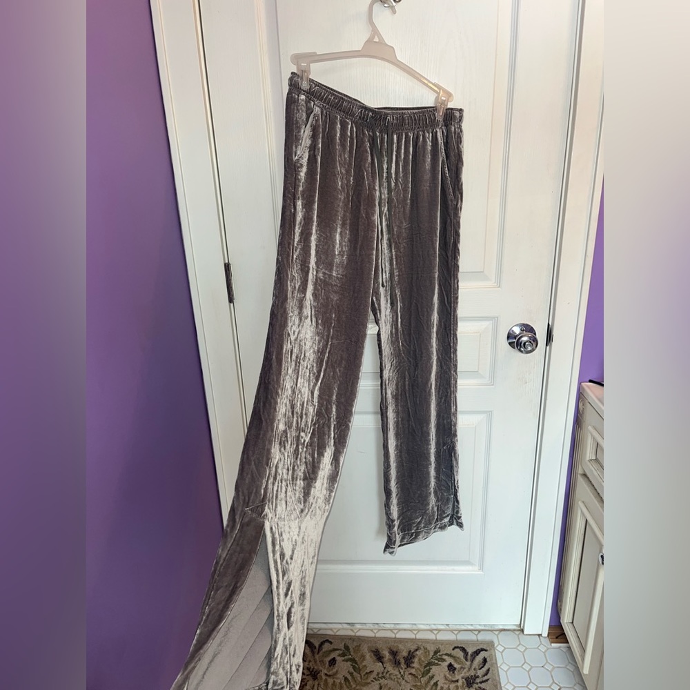 Crushed velvet silver soft pants size sm